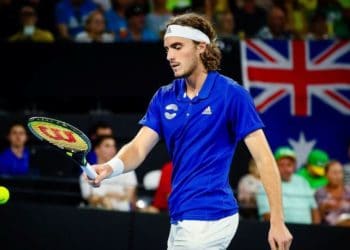 (VIDEO) Stefanos Tsitsipas protagoniza pelea familiar en pleno juego y lastima a su padre con una raqueta