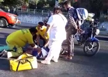 Dos adultos mayores son atropellados en calle Agua Caliente de Soyapango