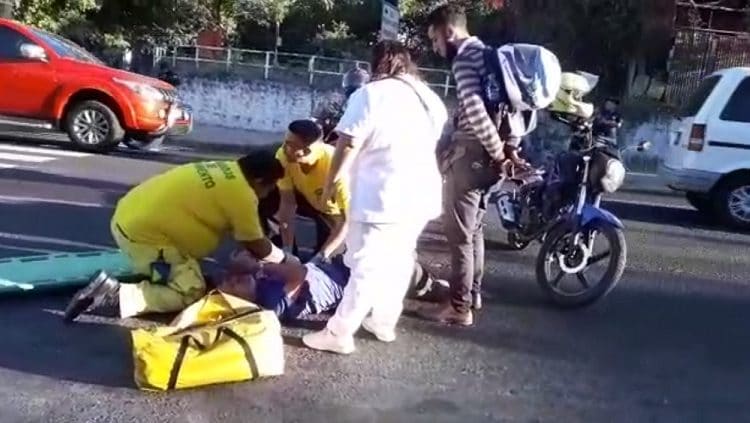 Dos adultos mayores son atropellados en calle Agua Caliente de Soyapango