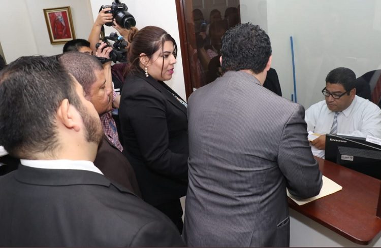 FGR presenta solicitud de antejuicio contra Norman Quijano por fraude electoral y agrupaciones ilícitas