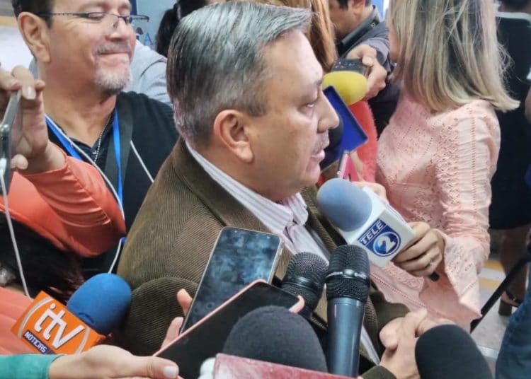 Diputado Reyes pide a presidente de ANDA “ser franco” con problema de agua