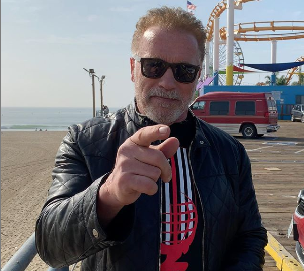 Schwarzenegger publica una foto con Clint Eastwood desafiando a sus seguidores