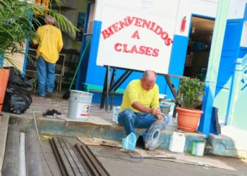 Reos en fase de confianza restauran escuelas en distintos puntos del país