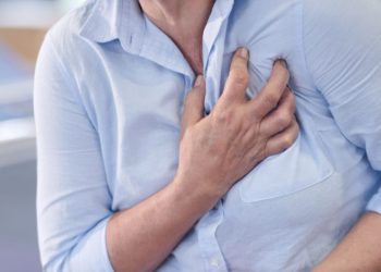 (VIDEO) Un hombre que vendía productos medicinales muere mientras daba una charla