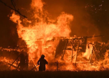 Se elevan a 17 los muertos por incendios sin control en Australia