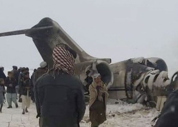 (VIDEO) Los talibanes afirman haber derribado en Afganistán un avión militar de EE.UU.