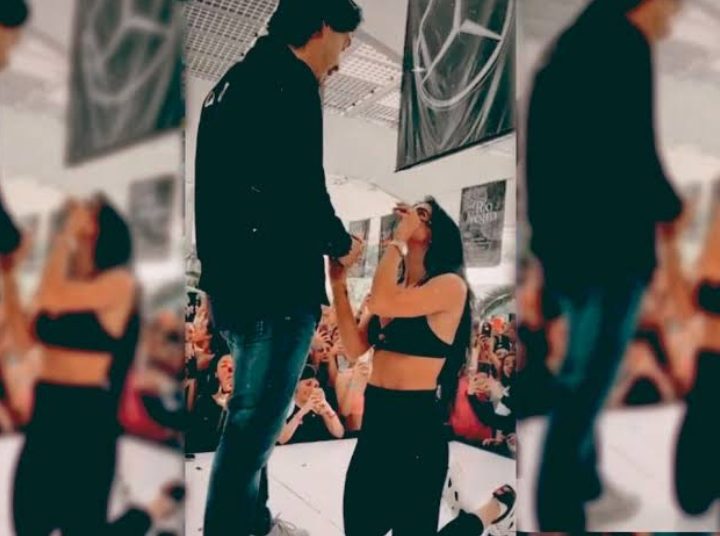 Bárbara de Regil se hincó ante su pareja para darle el anillo y pedirle matrimonio