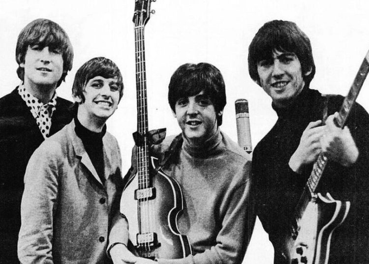 (VIDEO) Un manuscrito de los Beatles será subastado con un precio base de 195 mil dólares