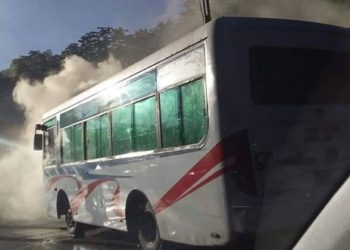 Incendio de bus en carretera Los Chorros generó alarma entre pasajeros