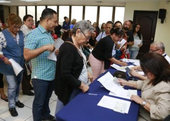 Gobierno entrega tercer desembolso a familias afectadas por cárcava en residencial Santa Lucía