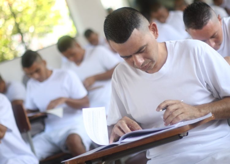 Presidente Bukele critica propuesta legislativa que permitiría que reos voten desde las cárceles