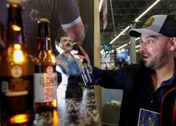 Lanzan cerveza con la imagen del Chapo Guzmán