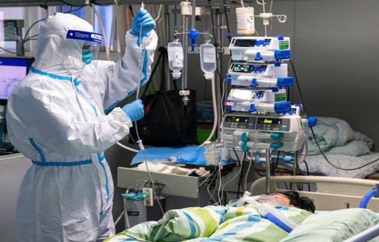 No solo es fiebre y tos: médicos chinos describen los síntomas del coronavirus