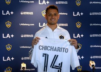 Duras críticas de David Failtelson y la prensa mexicana a Chicharito por autonombrarse “leyenda”