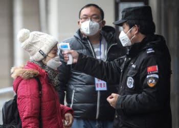 (RESUMEN) China cierra una cuarta ciudad, elevan a 18 el número de muertos por el coronavirus