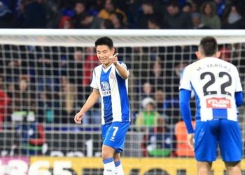 Wu Lei, el chino que se sacó una foto con Messi hace doce años y que frustró el triunfo del Barcelona