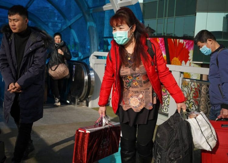 (VIDEO) Al menos 6 muertos, 300 infectados por el coronavirus en China y la OMS se reúne de emergencia