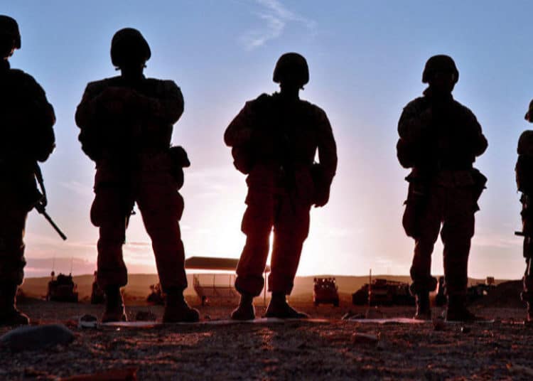 La coalición liderada por EE.UU. para luchar contra el ISIS anunció la suspensión de sus operaciones en Irak