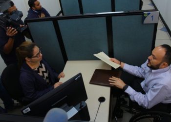 Diputado Reyes pide a FGR investigar a empresarios del transporte público por posible estafa al Estado