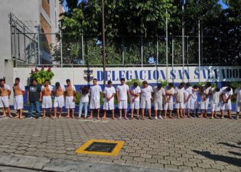 Detienen a sujeto que “sostenía relaciones sexuales” con menor en un bar de San Salvador