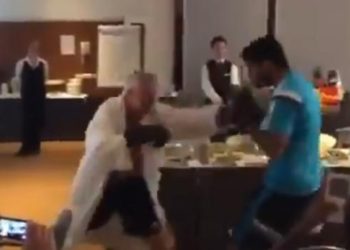 Difunden video cuando Diego Costa dejó KO al masajista del Chelsea en un combate de boxeo