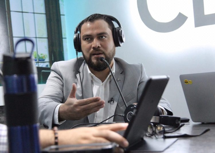 Gobierno pide voto electrónico para salvadoreños en el exterior