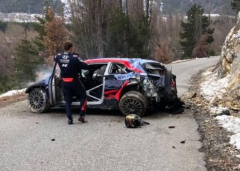 (VIDEO) Escalofriante accidente a 180 km/h del campeón mundial de rally