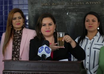 “Ha existido un manejo irresponsable para enfrentar crisis de agua”, afirman diputadas del FMLN