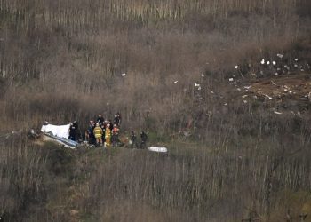 Tres testigos aseguraron que el helicóptero donde viajaba Kobe Bryan y su hija volaba demasiado bajo