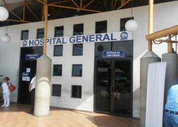 ISSS separa de sus cargos a 5 médicos por presunta negligencia por muerte de una doctora