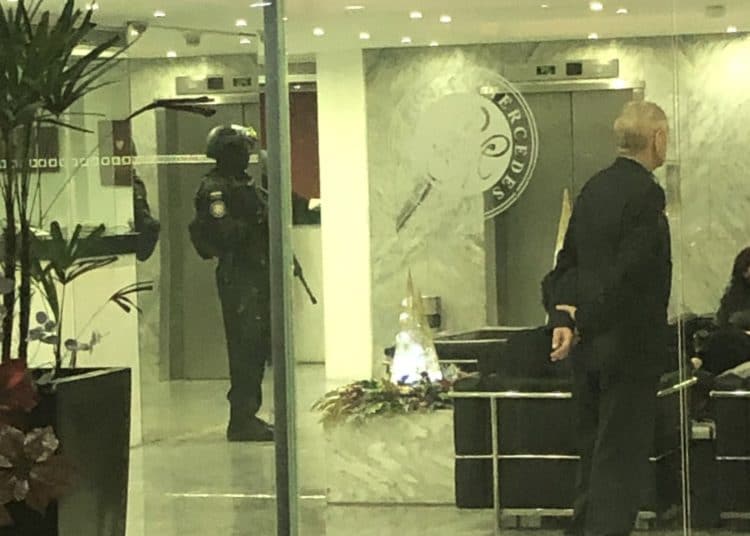 Fuerzas de seguridad cierran un hotel donde se hospedaban diputados opositores venezolanos