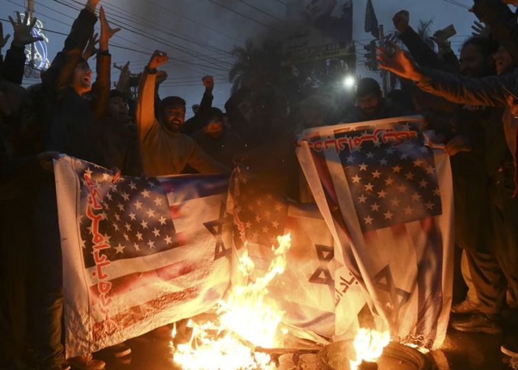 Político iraní ofrece tres millones de dólares a «quien mate a Trump»