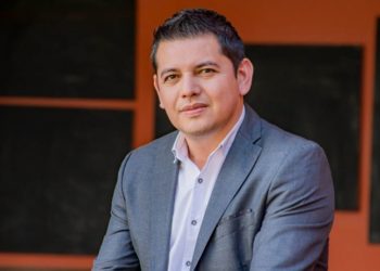 José Urbina: “Diputados violan Constitución al no permitir que diáspora vote en elecciones municipales”