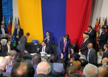 En la sede de un periódico, ratificaron a Juan Guaidó como presidente del Parlamento venezolano