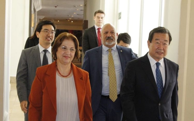 Corea apoyará capacitación de docentes en educación especial