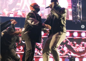 (VIDEO) LeBron James luce sus pasos de baile en concierto de Bad Bunny