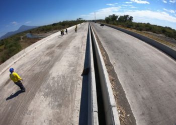 Trabajos de ampliación en carretera Litoral presentan avance del 68%
