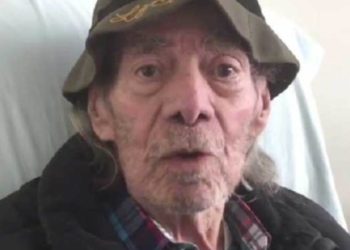 Débil y delicado, “El Loco” Valdés espera resultados para descartar el cáncer