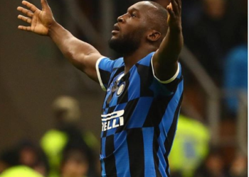 Romelu Lukaku se compró un departamento y su cama es gigantesca