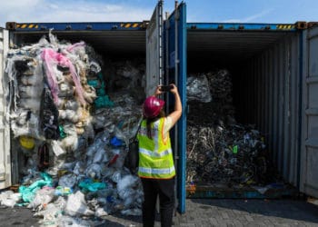 Malasia devuelve más de 3.700 toneladas de desechos a países desarrollados
