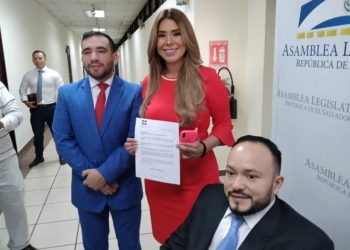 Buscan prohibir propaganda de diputados en unidades del transporte colectivo