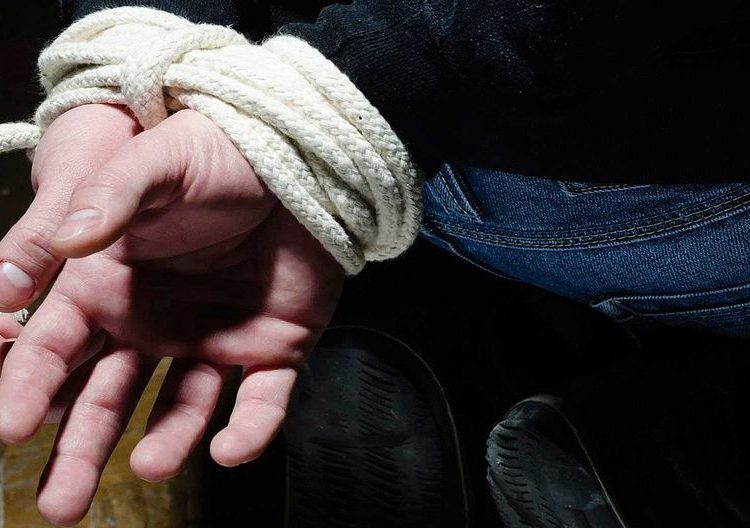 Marruecos: Durante 25 días a una adolescente fue violada por veinte hombres