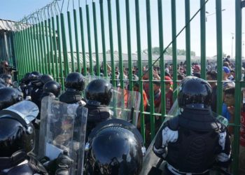 Guardia nacional mexicana impidió el ingreso a la fuerza de la caravana de migrantes hondureños
