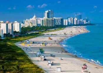 Miami comienza a “luchar” contra el aumento del mar, vertirán 61 mil toneladas de arena a las playas