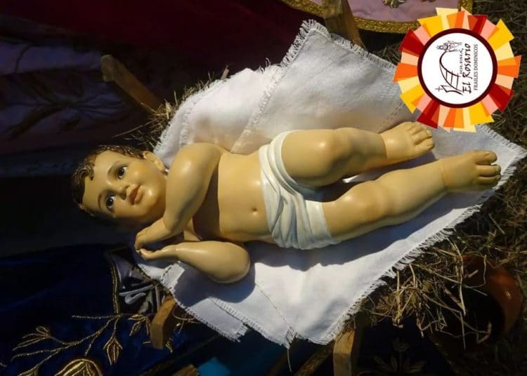 VIDEO: Captan a hombre que roba la imagen del Niño de Belén de la parroquia El Rosario