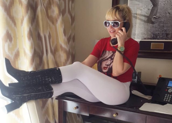 Noelia muestra su trasero en sexy tanga