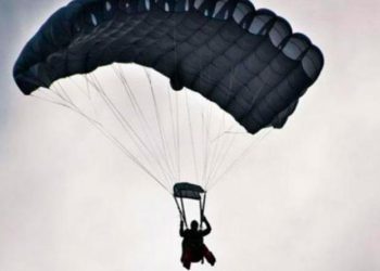 Vientos sacan de curso a ocho paracaidistas en Juayúa, Sonsonate