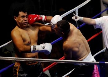 (VIDEO) La corta pelea que dos alcaldes guatemaltecos protagonizaron para recaudar fondos