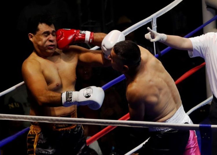(VIDEO) La corta pelea que dos alcaldes guatemaltecos protagonizaron para recaudar fondos