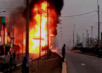 (IMÁGENES FUERTES) Explosión de camión con gas deja al menos dos muertos y más de 50 heridos en Perú